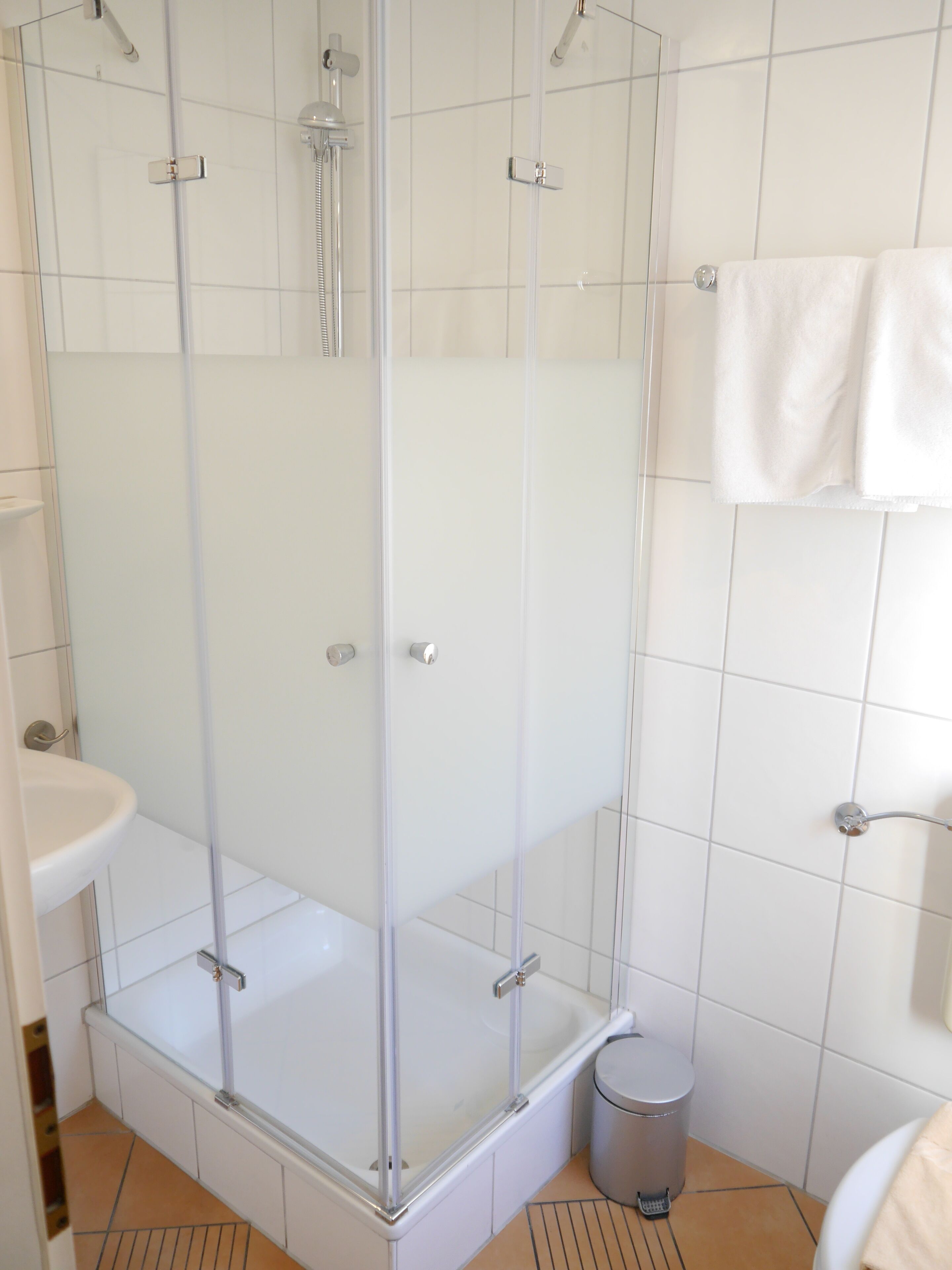 classic quadruple room | bathroom | towels, soap, toilet paper