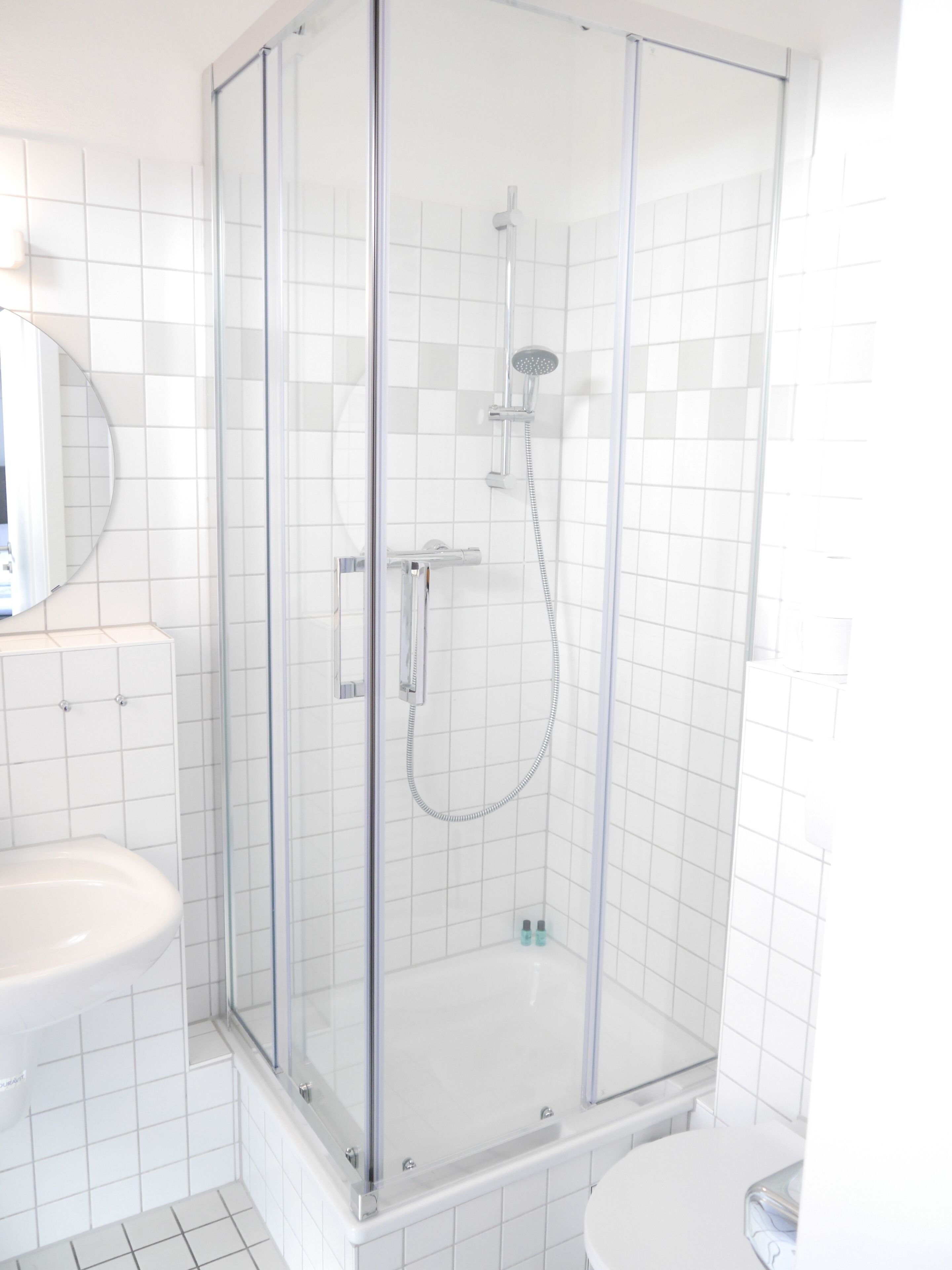 double room | bathroom shower