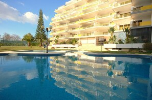 Outdoor pool, open 8:00 AM to 9:00 PM, pool loungers