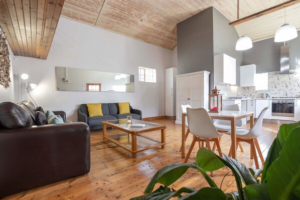Living area - The Barn Strand (Cape Town)