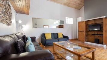 Comfort Apartment | Living room