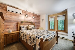3 bedrooms, desk, travel cot, free WiFi