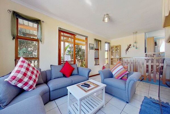 Comfort Apartment, 2 Bedrooms | Living room - Akkedissie 1 (Cape Town)