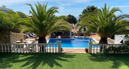 5-bedroom villa, with fabulous private pool, situated close to Puerto Portals