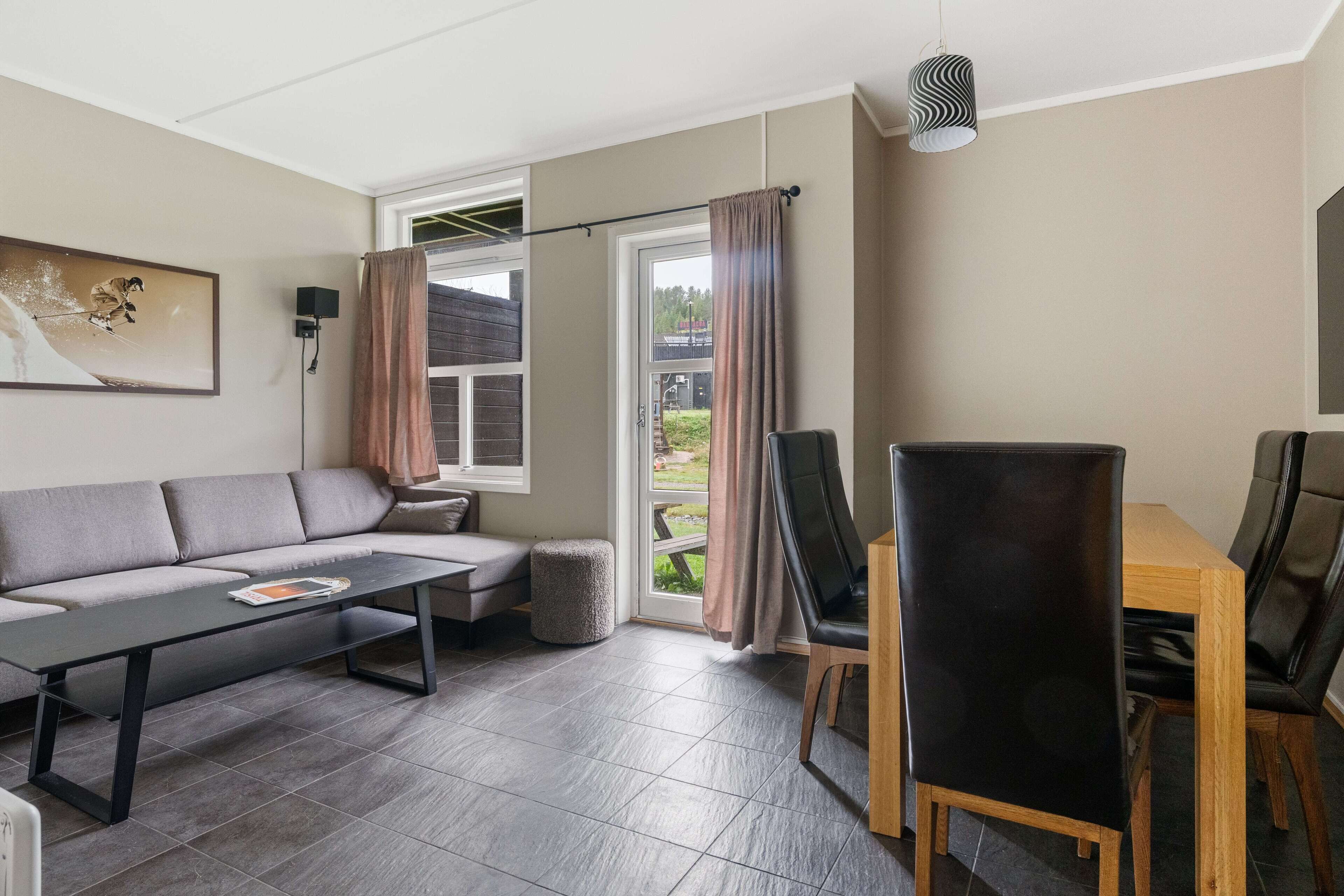 Trysilfjell Apartment 6 sengs Mountain view. | Living area | 32-inch TV with cable channels