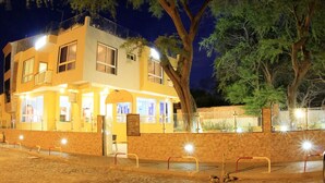 Fachada del alojamiento - Noche