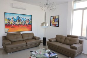 Coin salon dans le hall