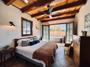 1 dormitorio, tabla de planchar con plancha, wifi y ropa de cama