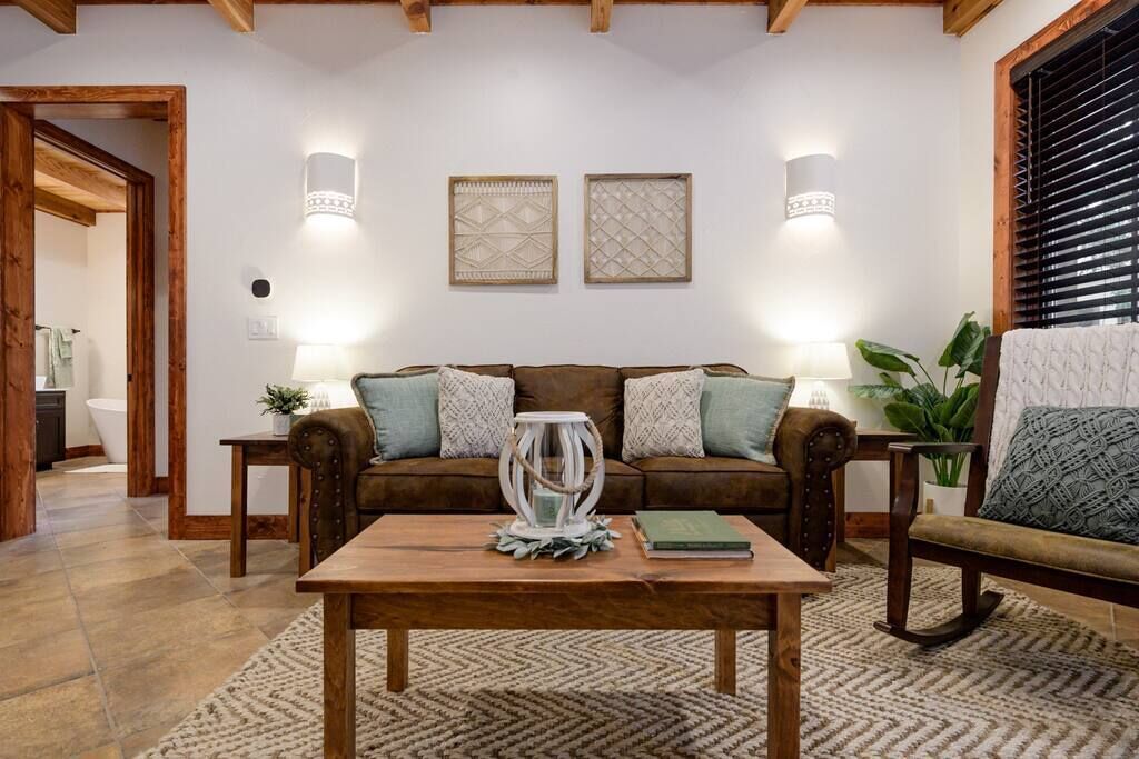 Little Dutch Cabin #101-12 Min to Magnolia-Baylor