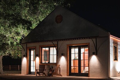 Little Dutch Cabin #100 | Soaker Tub | Pickleball