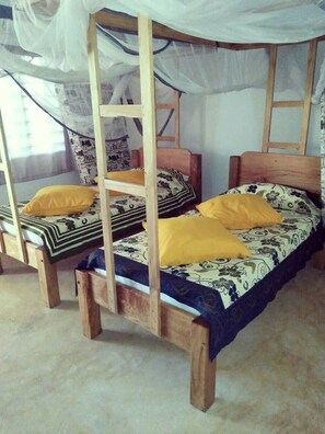 6 Schlafzimmer, Schreibtisch, laptopgeeigneter Arbeitsplatz