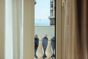 Habitación triple superior (Santa Lucia) | Ropa de cama de alta calidad, colchones viscoelásticos, caja fuerte