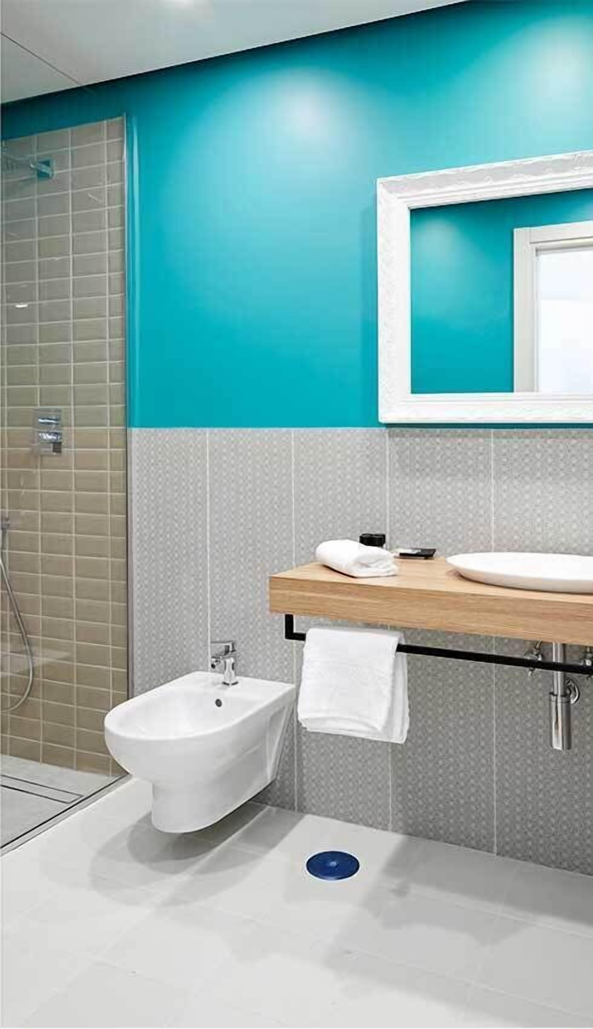 Doppel- oder Zweibettzimmer (Partenope) | Badezimmer | Dusche, Regendusche, kostenlose Toilettenartikel, Haartrockner