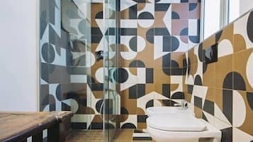 Chambre Double Standard (Toledo) | Salle de bain | Douche, douche à « effet pluie », articles de toilette gratuits
