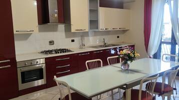 Frigorifero, forno, lavastoviglie, macchina per tè/caffè