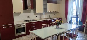 Frigorifero, forno, lavastoviglie, macchina per tè/caffè