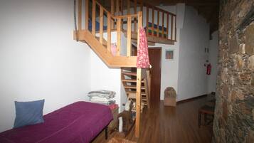3 bedrooms, desk, iron/ironing board, WiFi