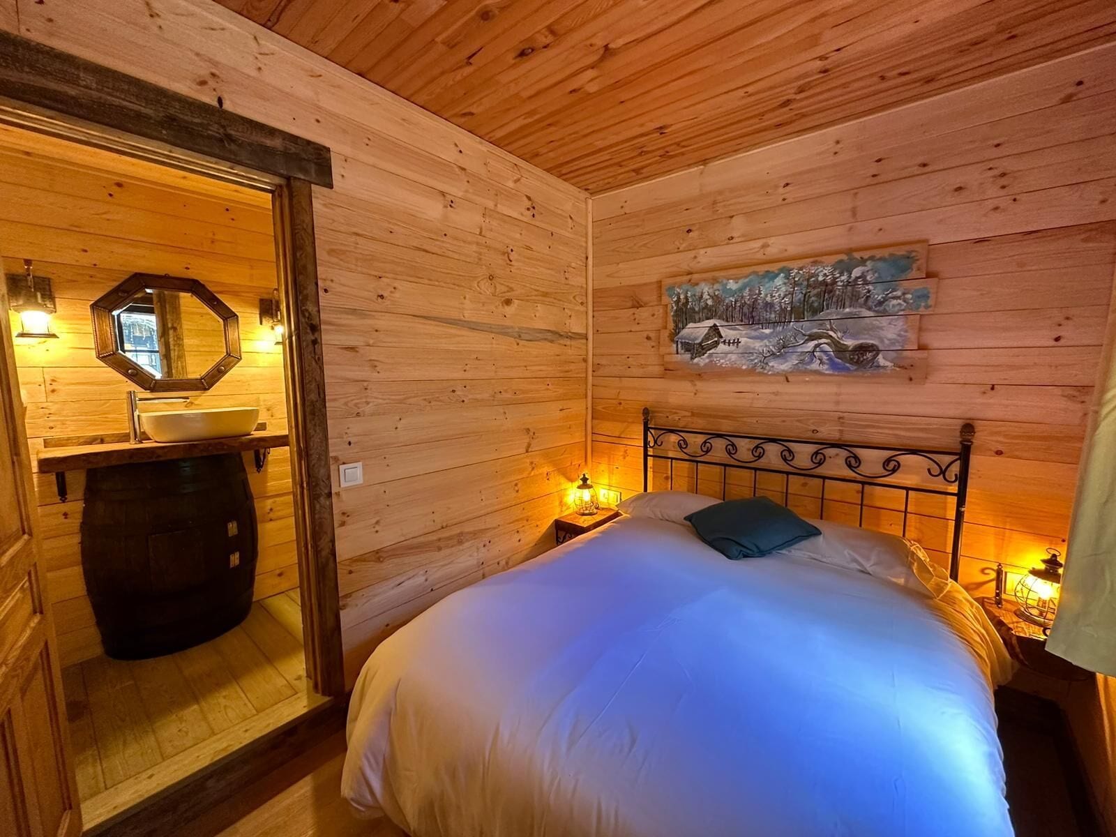 Superior Room, 1 Double Bed (Montón de trigo) | Bathroom | Shower, towels