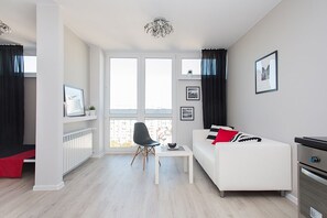 Comfort-Studiosuite | Wohnbereich | LCD-Fernseher