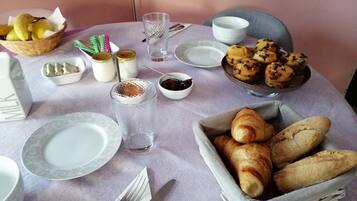 Sudah termasuk sarapan ala kontinental setiap hari