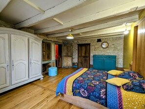 4 bedrooms, in-room safe, iron/ironing board, free WiFi