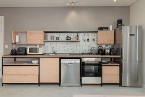 Réfrigérateur, four, plaque de cuisson, lave-vaisselle