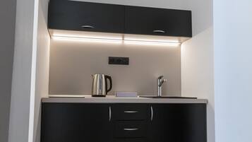 經濟單人房 | 私人小型廚房 | 小冰箱、微波爐、爐台、咖啡機/沖茶器