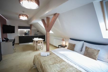 Select Comfort beds, in-room safe, individually decorated. Golden Apartments