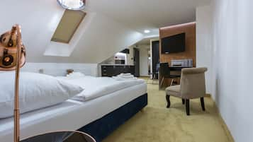 Deluxe Double Room, 2 Single Beds | In-room safe, individually decorated, individually furnished, desk