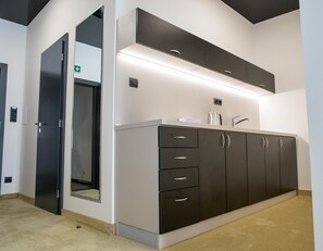 Studio – deluxe | Eget tekjøkken | Minikjøleskap, mikrobølgeovn, kokeplater og kaffetrakter/tekoker