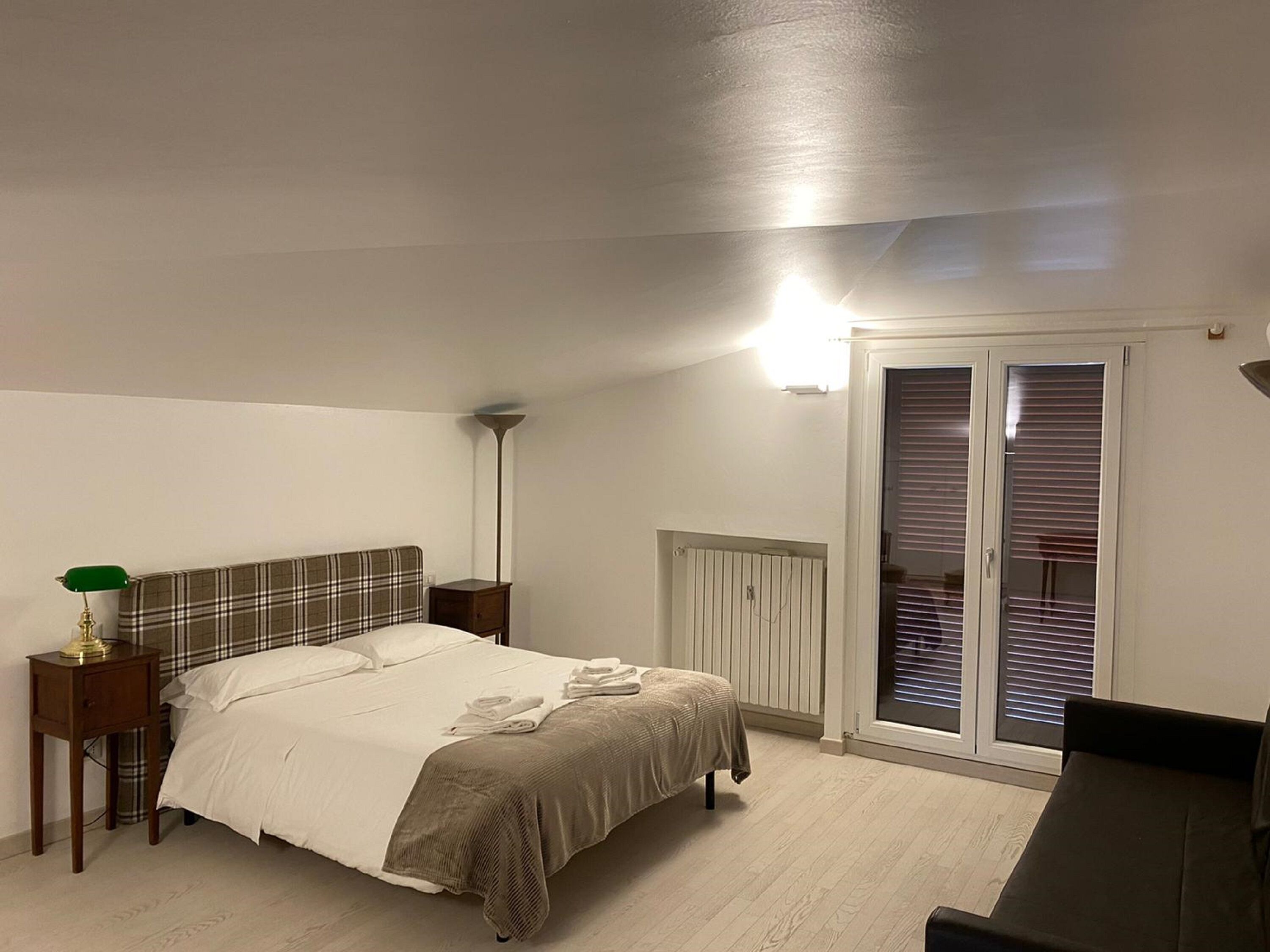 Foto - Gatto Bianco Le Mura