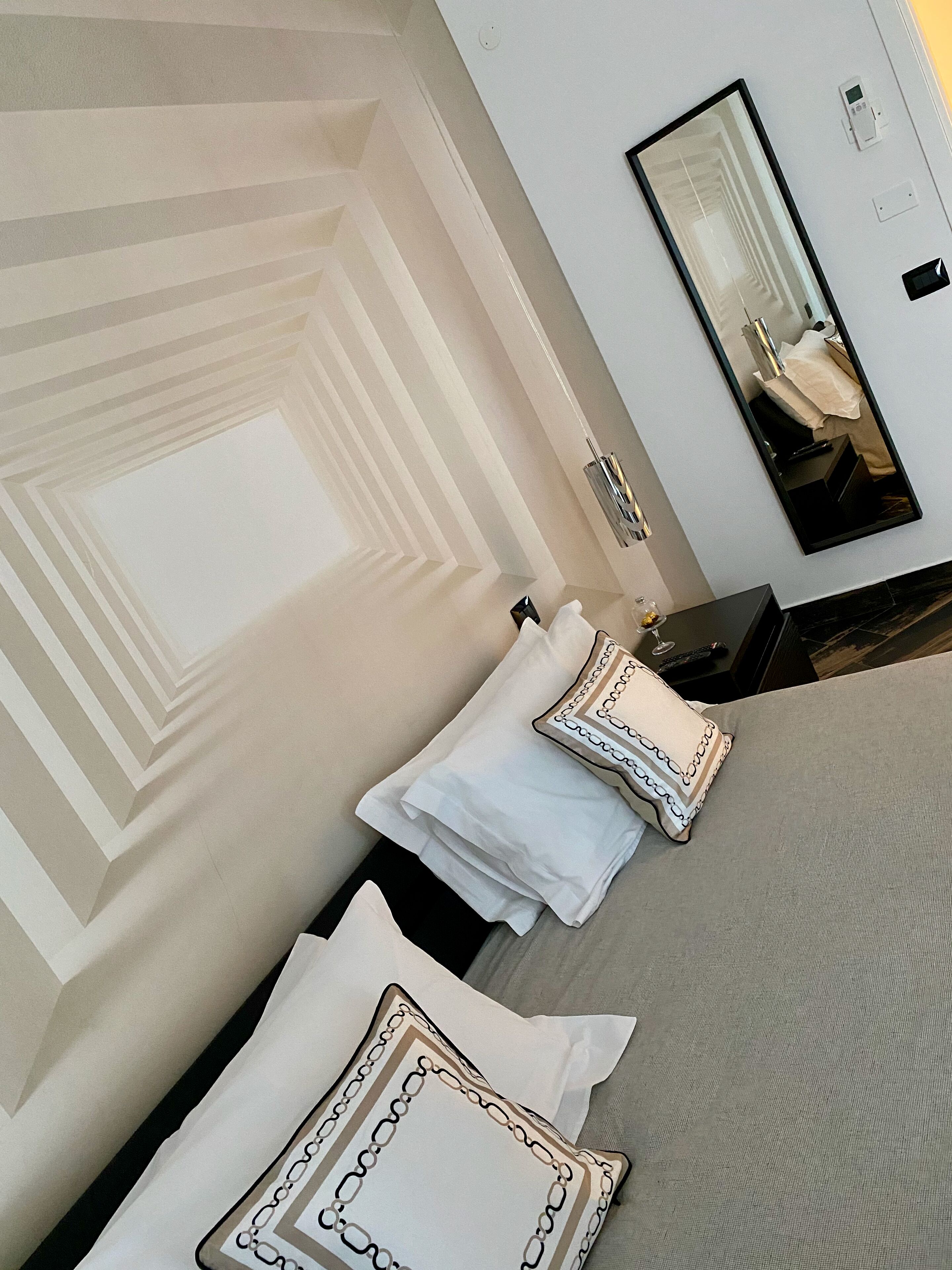 Foto - Gatto Bianco Le Mura