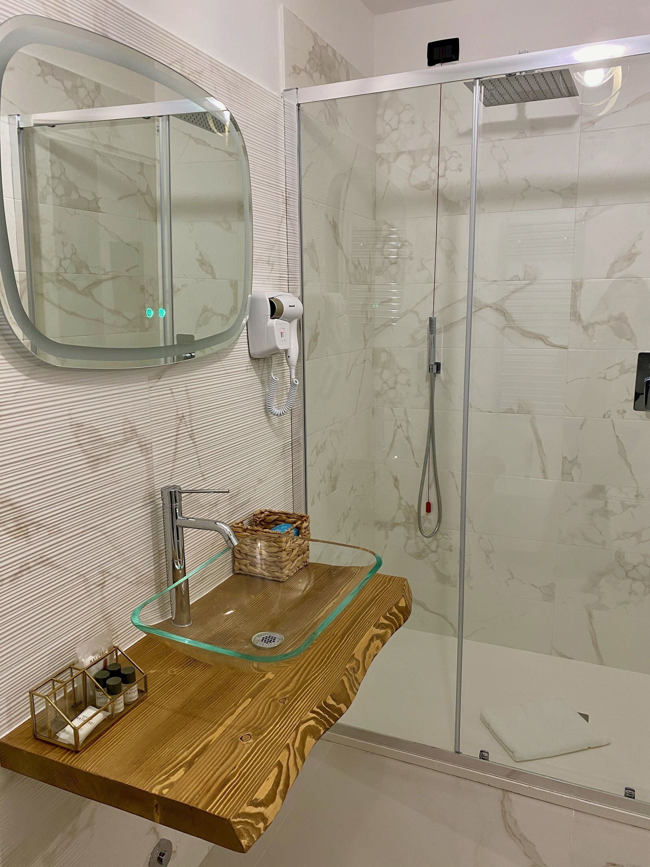 Foto - Gatto Bianco Le Mura