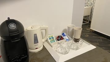 Basic Twin Room (4) | Coffee and/or coffee maker
