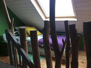 Laptop workspace, blackout curtains, free WiFi, bed sheets