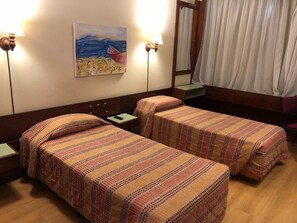 Zweibettzimmer | Minibar, kostenloses WLAN