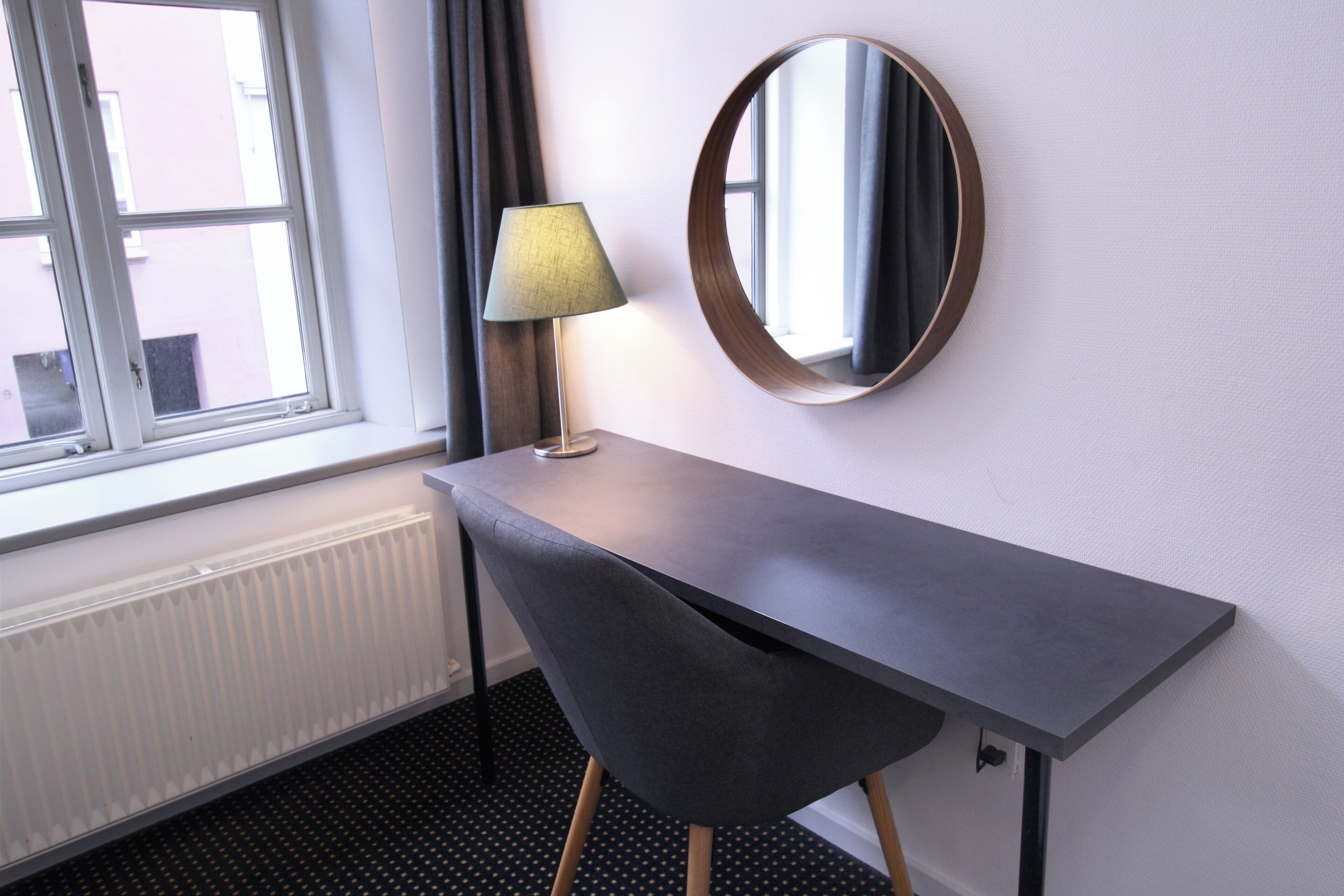 Apartment, 1 Bedroom, Kitchen | Hypo-allergenic bedding, blackout drapes, iron/ironing board, free WiFi