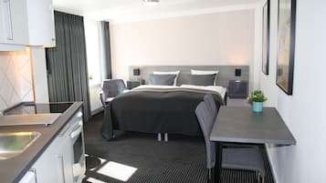 Suite Studio Supérieure, cuisine | 1 chambre, literie hypoallergénique, rideaux occultants