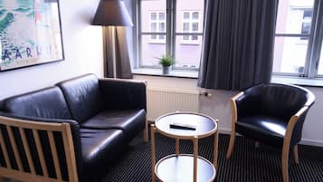 Íbúð - 1 svefnherbergi - eldhús | 1 svefnherbergi, ofnæmisprófaður sængurfatnaður, myrkratjöld/-gardínur