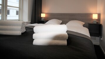 1 bedroom, hypo-allergenic bedding, blackout curtains