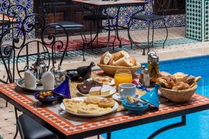 Se sirven desayunos, almuerzos y cenas