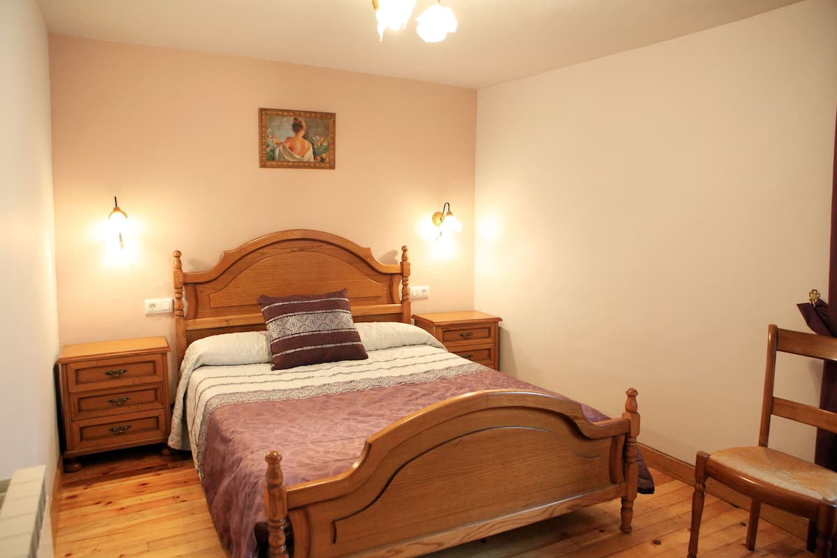 House, 3 Bedrooms (First Floor)