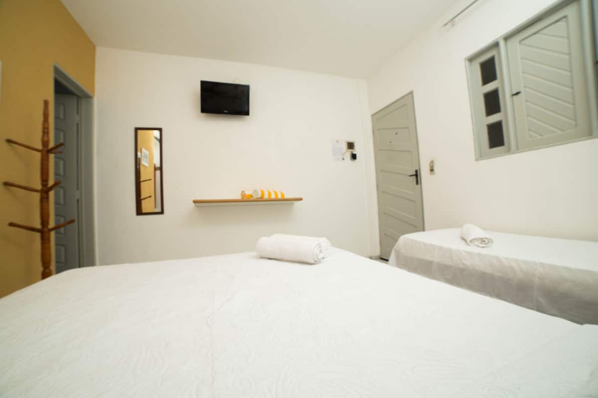 Habitación triple | Minibar, wifi gratis, ropa de cama