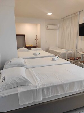 Familienzimmer | Minibar, kostenloses WLAN, Bettwäsche