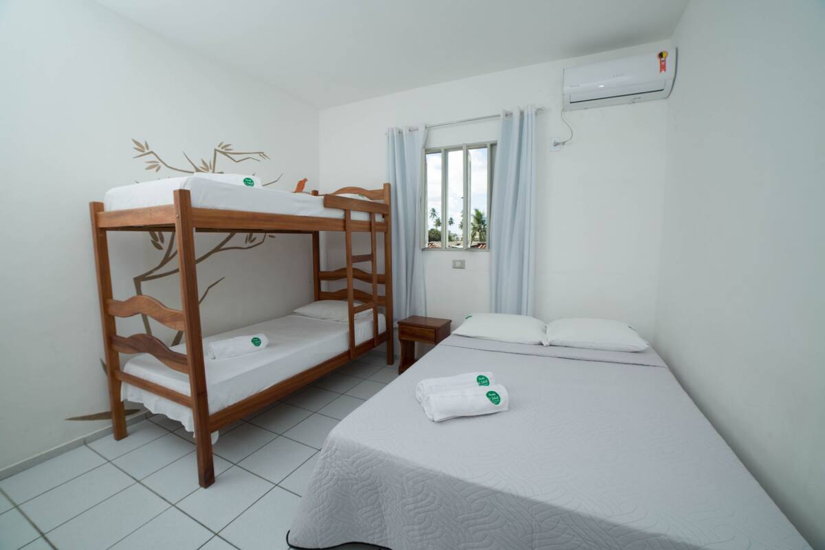 Habitación cuádruple estándar | Minibar, wifi gratis, ropa de cama