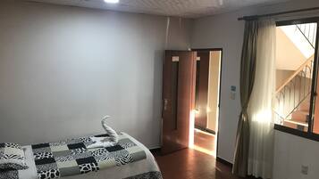 Premium bedding, in-room safe, desk, laptop workspace