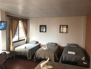 Classic Quadruple Room | Premium bedding, in-room safe, desk, laptop workspace - Cittadella Hostal (Sucre)