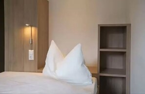 Single Room | Individually decorated, individually furnished, desk, laptop workspace - a2 Hotels Wernau (Wernau)