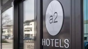 A hotel sign with the number 'a2' and the word 'HOTELS' below it. - a2 Hotels Wernau (Wernau)