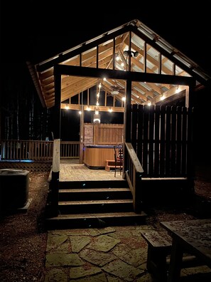 Terrace/patio - The Dreamcatcher,Broken Bow Lake/Beavers Bend,1.6 Acre lot,wrap porch/hot tub (Broken Bow)